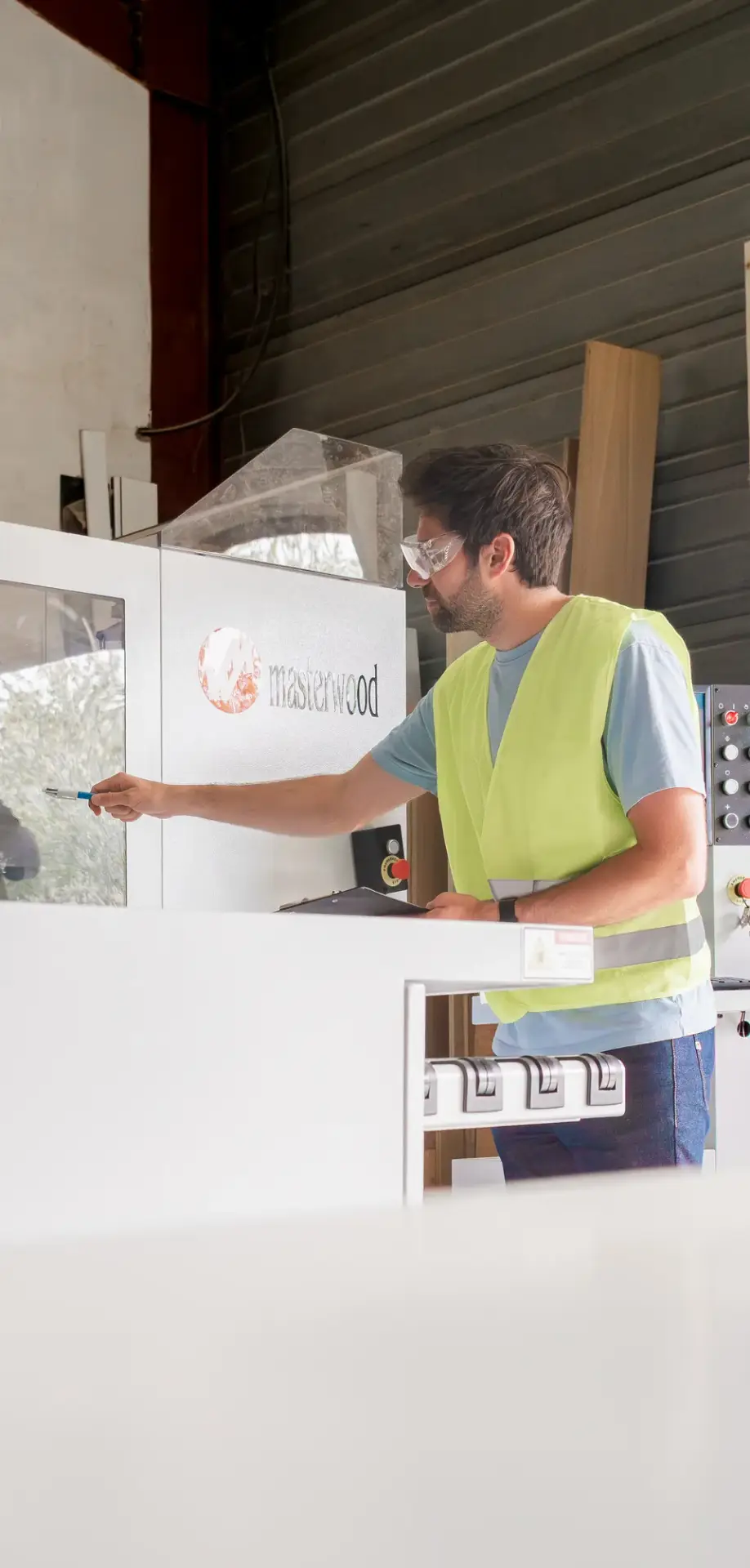 Relevé sur une machine de production pendant une mission d’AMO énergie en atelier