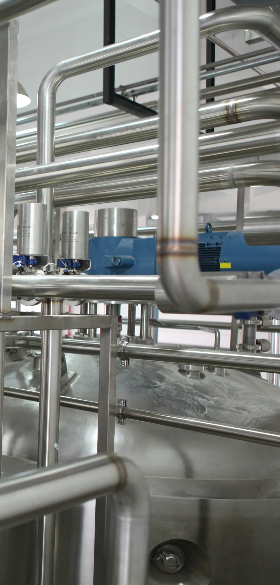 Réseau de tuyauteries inox d’une ligne de process