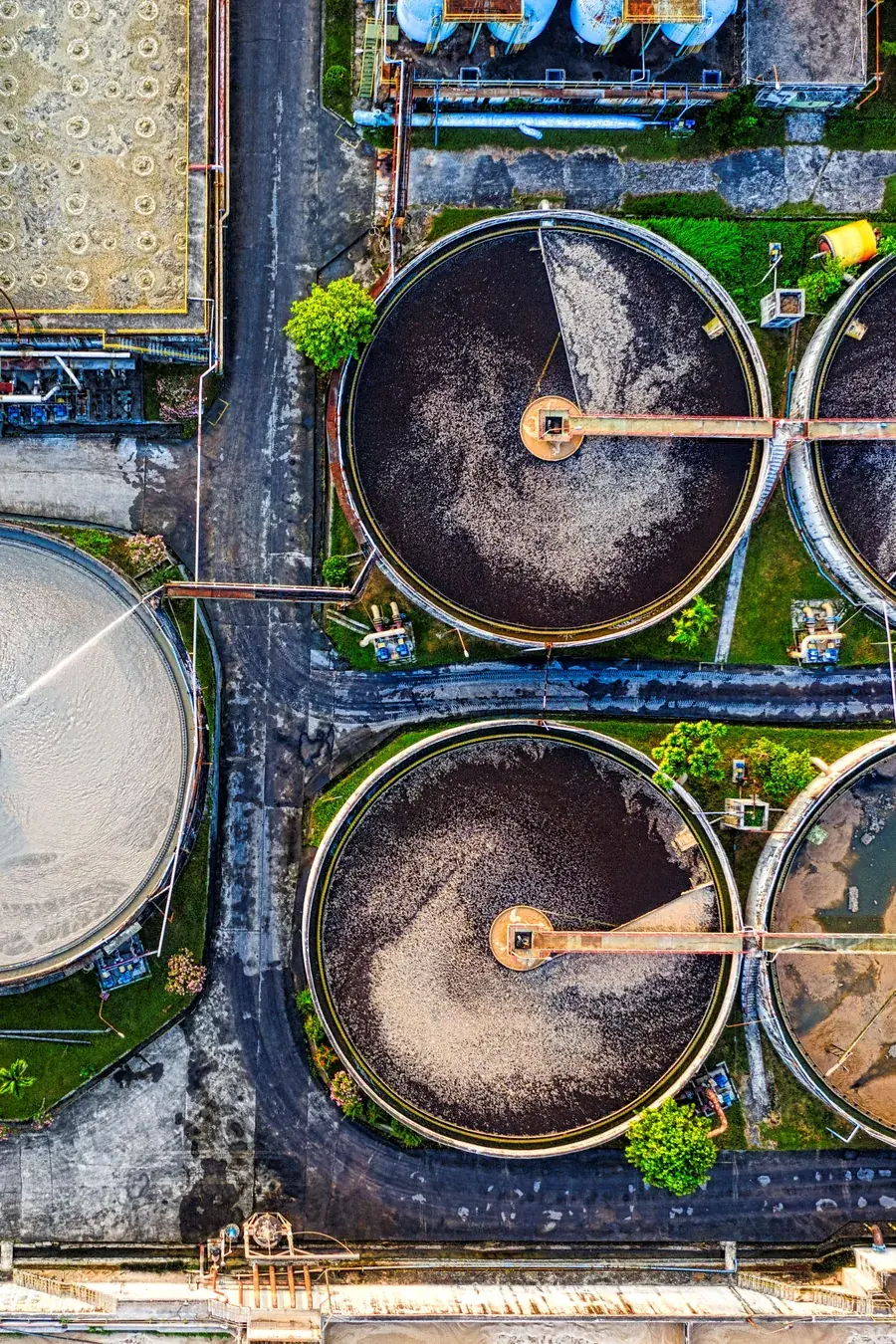 Plan de sobriété hydrique : vue aérienne d’une station de traitement des eaux