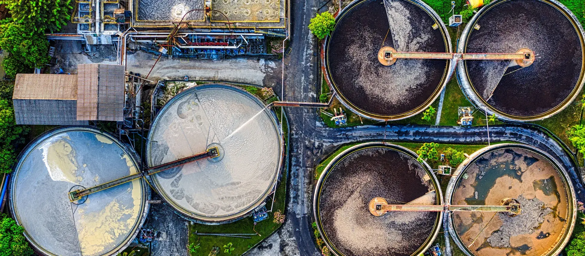 Plan de sobriété hydrique : vue aérienne d’une station de traitement des eaux